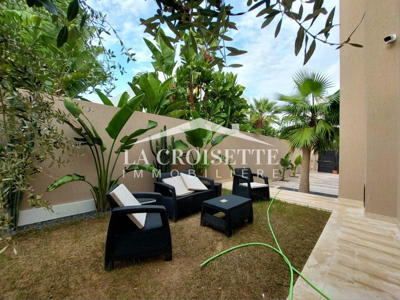 Triplex S+4 avec jardin et piscine à Gammarth